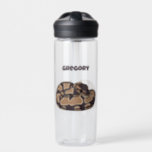 Ball Python Snake, Brown und Tan Personalisiert Trinkflasche<br><div class="desc">Diese Wasserflasche bietet eine realistische Darstellung einer gekochten Kugelschlange in dunkelbraun und braun. Es ist bereit,  mit einem Namen in dunkelbrauner Schrift personalisiert zu sein. Ein tolles Geschenk für Besitzer von Schlangen für Haustiere.</div>