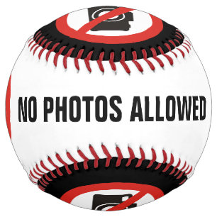 Balle De Softball No Photos Allowed