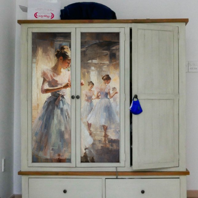 Ballerina, die ihre Bewegungen ausübt, Seidenpapier (Von Creator hochgeladen)