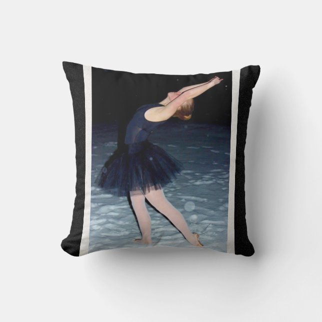Ballerina im Schnee - Kissen (Vorderseite)