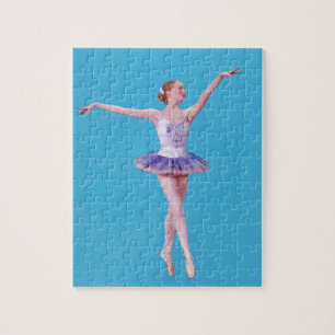 Ballerina in Lila und in weißem