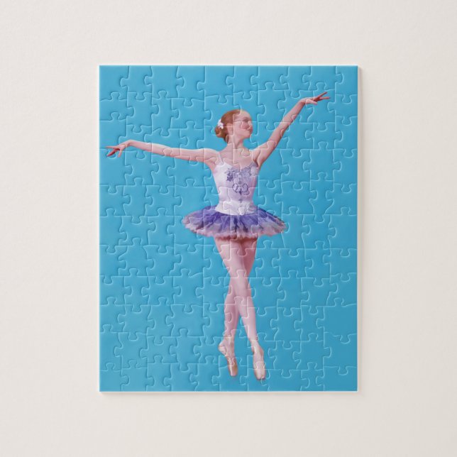 Ballerina in Lila und in weißem (Vertikal)