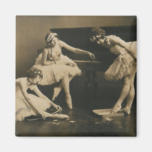 Ballerina-Trio-Magnet Magnet