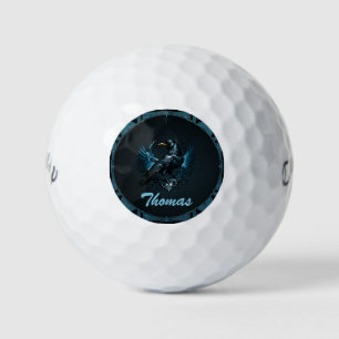 Balles De Golf Corbeau noir majestueux assis sur un orné