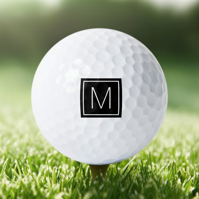 Balles De Golf Élégant monogramme initial sur carré noir (Elegant monogram initial on black square golf balls)