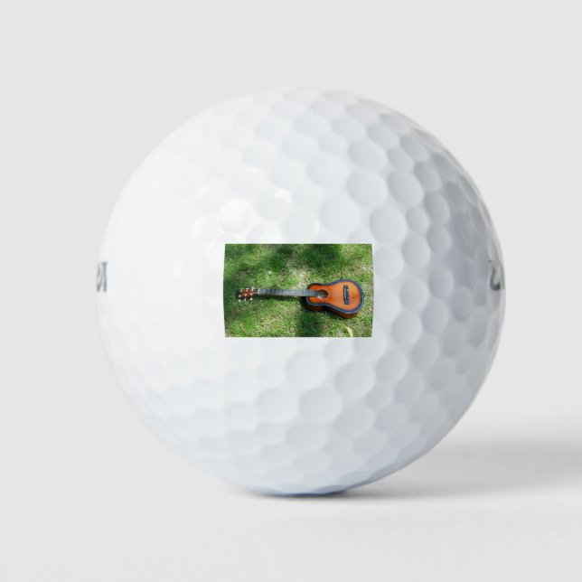 Balles De Golf guitare sur l'herbe (Devant)