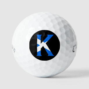 Balles De Golf K Monogramme superposé sur le drapeau écossais css