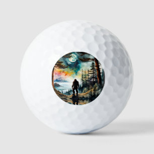 Balles De Golf Sasquatch debout sur la crête surplombant l'océan