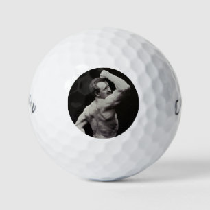 Balles De Golf Une nouvelle pose par les hommes forts Eugen Sando