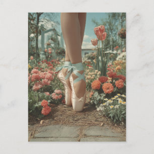 Ballett-Spitzenballettschuhe im blühenden Garten Postkarte