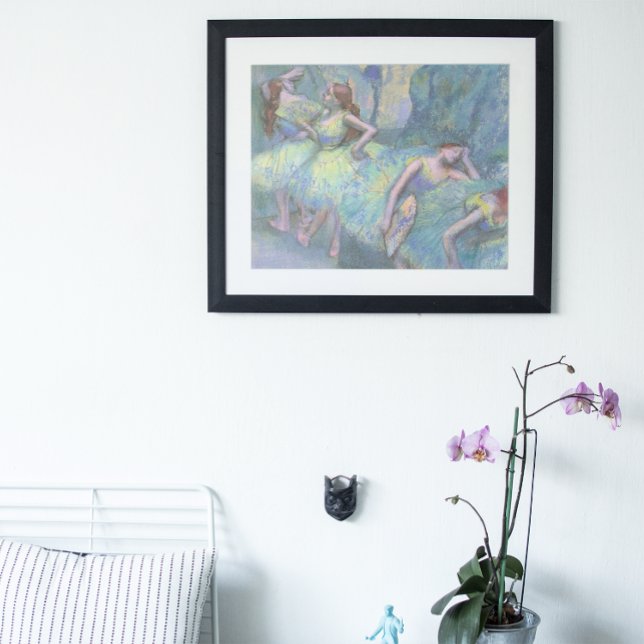 Balletttänzer in den Flügeln von Edgar Degas Poster (Von Creator hochgeladen)