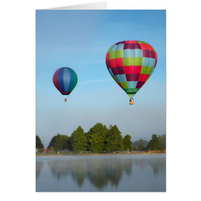 Ballons à air chaud au-dessus d'un lac, Nouvelle-Z (Devant)