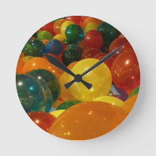 Balloons Farbiges Party Design Runde Wanduhr