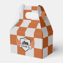 À damiers orange et gris