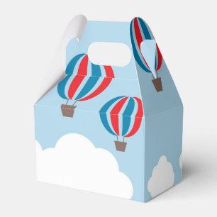 Ballotins Ballons À Air Chaud Au-Dessus Des Nuages