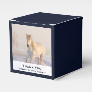 Ballotins Beau Cheval Blanc courir dans la neige Anniversair