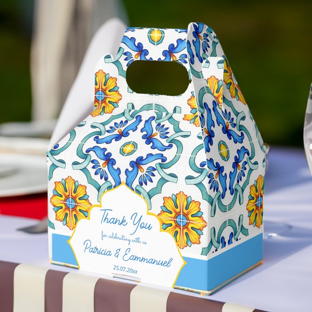 Ballotins Bleu jaune Majolica carreaux méditerranéen personn (Blue yellow Majolica tiles Mediterranean custom Favor Box wedding favor box)