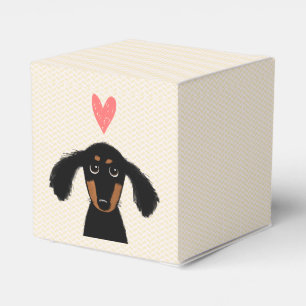 Ballotins Chiot mignon de teckel avec le coeur
