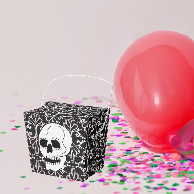Ballotins Crâne noir blanc Damas rouleaux (White skull on classy black and white damask pattern on chinese Food shaped favor box.)