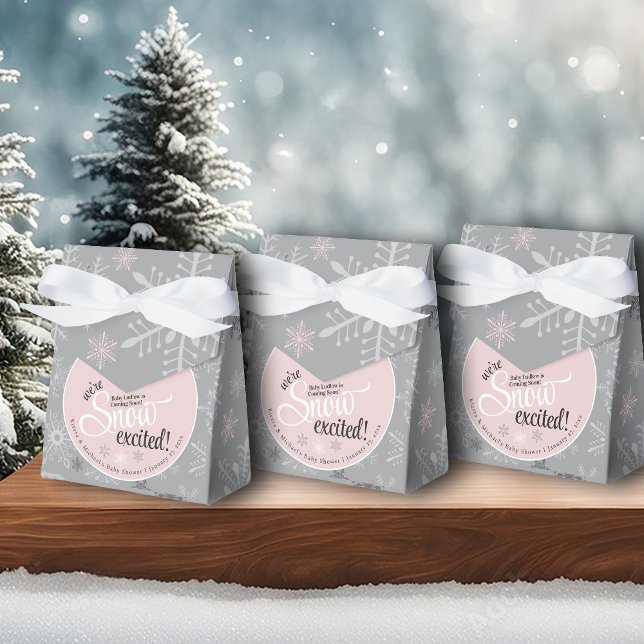 Ballotins Douche à neige gris rose pour bébé bonbonne neigeu (We're Snow Excited Baby name is coming soon! Baby girl winter shower pink & gray snowflake favor box)