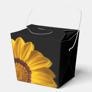 Ballotins Fleur jaune sur arrière - plan noir