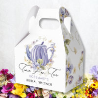 L'heure du thé floral pour la douche de mariée