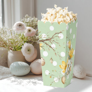 Ballotins Pâques, lapins et œufs colorés dans un panier en o