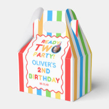 Prêt à faire la fête pour un 2ème anniversaire pho