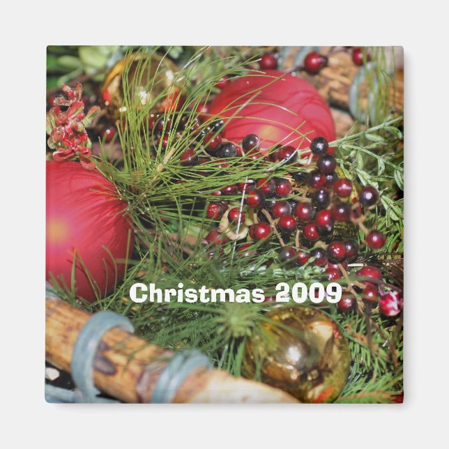 Balls Beads Evergreens Christmas Holiday Magnet (Devant)