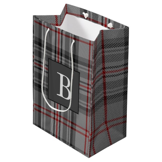 BALMORAL Gray TARTAN Letter Monogram (kann bearbei Mittlere Geschenktüte (Vorderseite Schrägansicht)