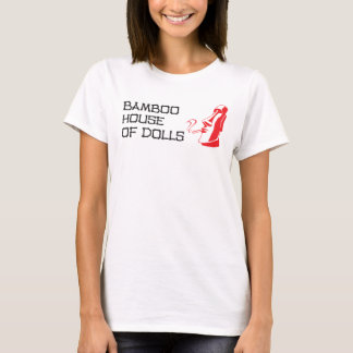 Bambushaus des weißen T - Shirt der Puppen-Frauen
