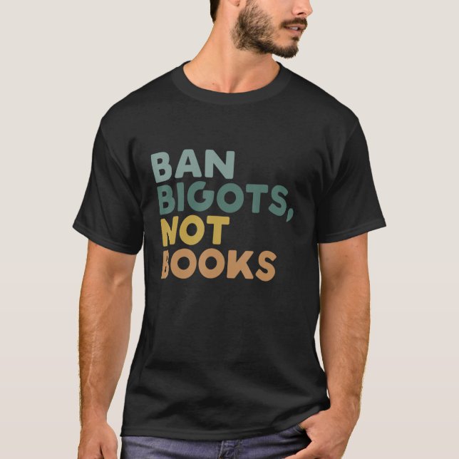 Ban Bigots Not Books Funny Banned Books T-Shirt (Vorderseite)