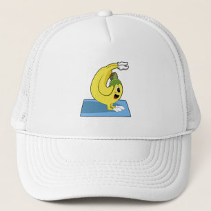 Banana bei Yoga auf Yoga-Matte Truckerkappe