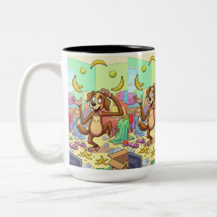 Banane jonglierender Hund – Whimsical Animal Comed Zweifarbige Tasse