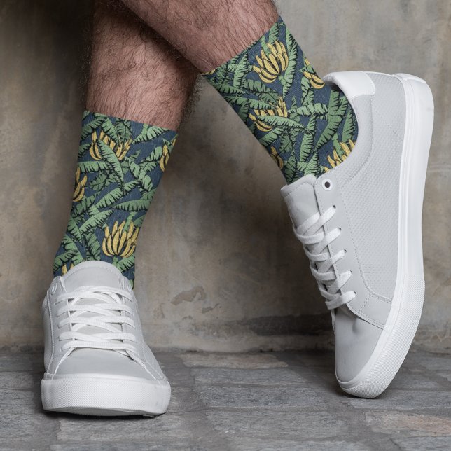 Bananen-Blätter der tropischen Marine und Gelbbana Socken (Hawaiian Style Tropical Navy Banana Leaves and Yellow Bananas, Hand-Drawn in Black Ink For Summer.)