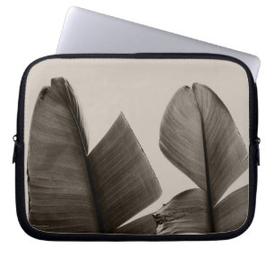 Bananenbaum-Blätter in Sepia Laptopschutzhülle