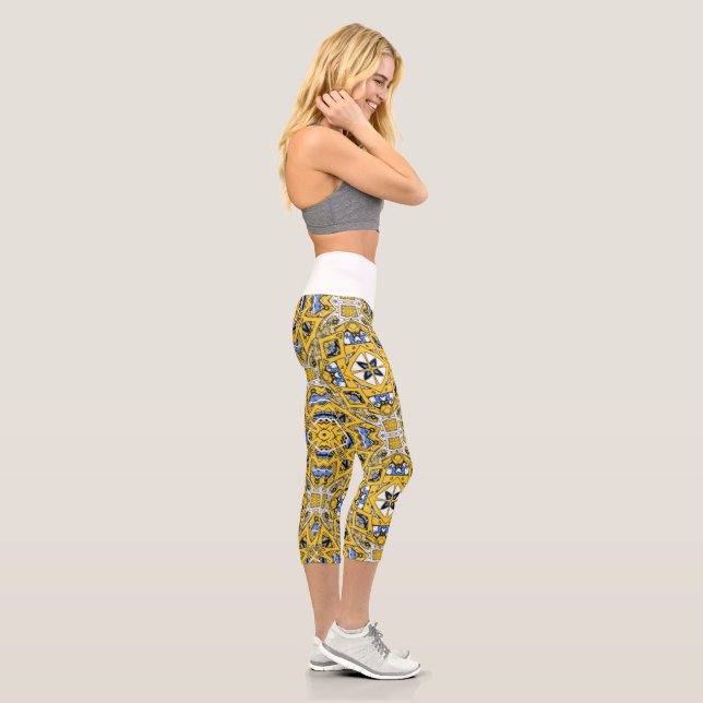Band elf Kaleidoskop Art neunzehn Capri Leggings (Rechts)