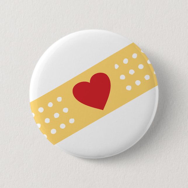 Band-Hilfe mit einem roten Herzen Button (Vorderseite)