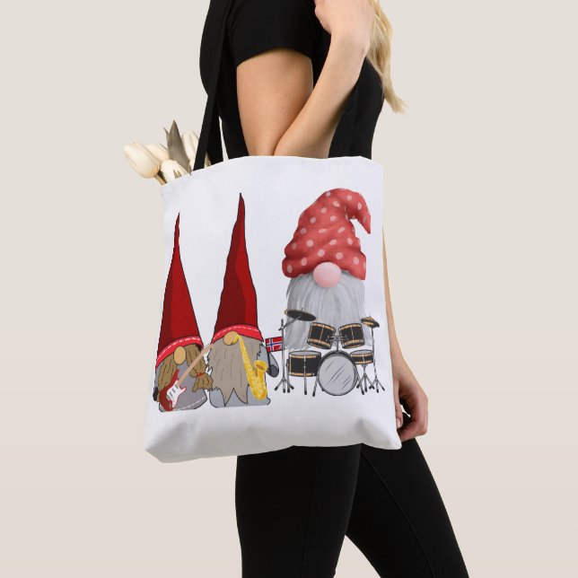 Band von Gnomen auf einer  Tasche (Von Nahem)