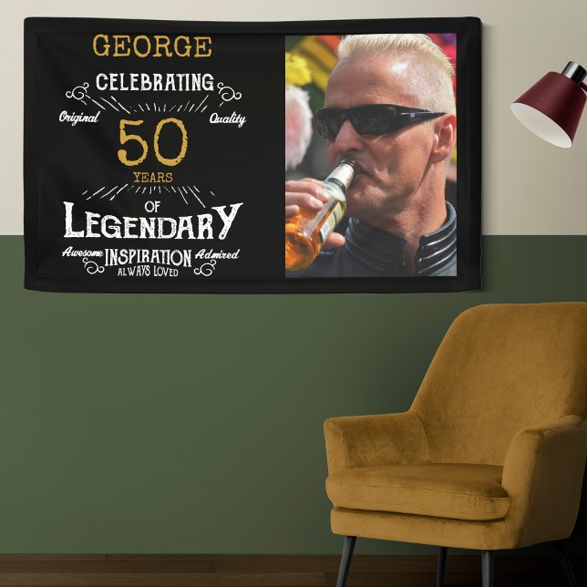 Banderoles 50e anniversaire Modèle photo légendaire (Custom 50th birthday wall banner hanging on a two tone green wall.)