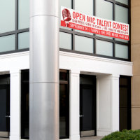 concours de talents Open mic rouge