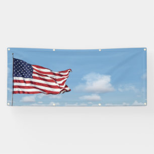 Banderoles drapeaux américains et ciel blanc