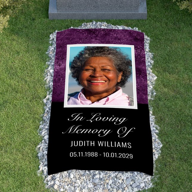 Banderoles Femme Violette Dans La Mémoire Amoureuse Couvertur (Purple Woman In Loving Memory Grave Cover Blanket Banner
)