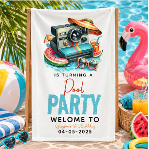 Banderoles Fête d'anniversaire 2 ans au bord de la piscine en