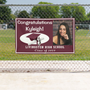 Banderoles Maroon aux accents blancs Vinyl Graduation Photo