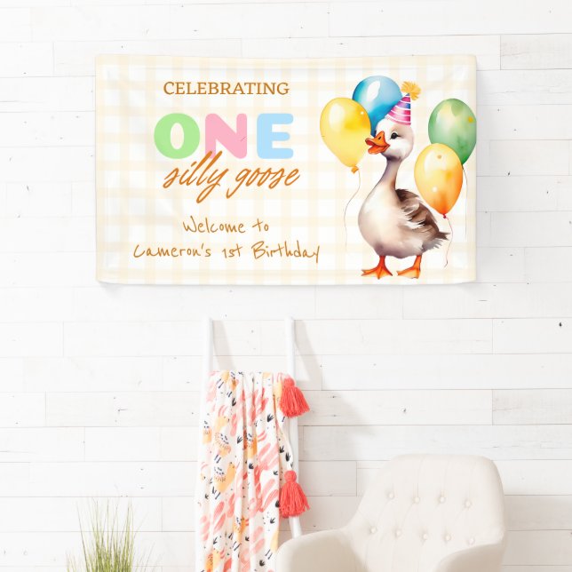 Banderoles One Silly Goose 1st Birthday Boy Girl Welcome (En situation)