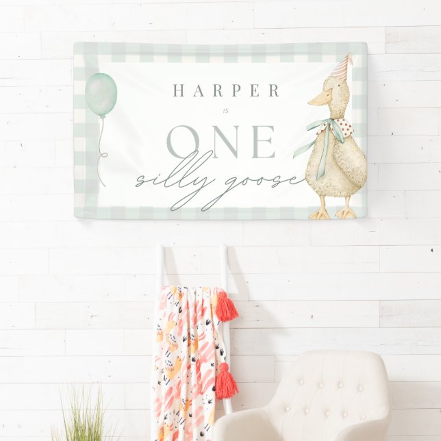 Banderoles One Silly Goose Gingham Neutral 1st Birthday Banne (En situation)