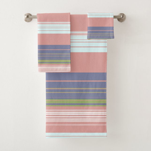 Bandes verticales roses, bleues et oliviennes. ser (En situation)