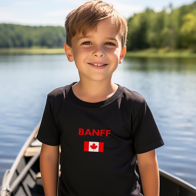 Banff Canada Canadian Flag Dark Color T-Shirt (Von Creator hochgeladen)