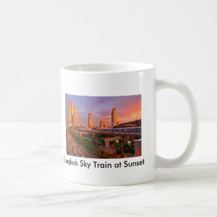Bangkok Skytrain à la tasse de coucher du soleil
